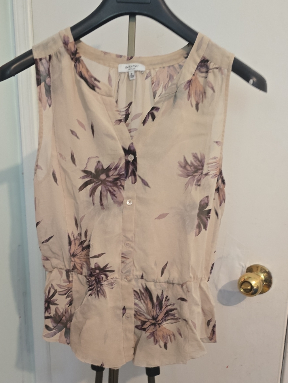 Babaton Silk Floral As Is Sleeveless Button Blouse 19 Ptp